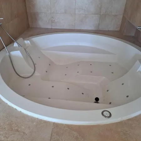 Front With Large Jacuzzi, Double Bed And Sofabed, Overlooking Largest Yachts * מארבלה