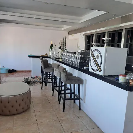 בית הארחה Front With Large Jacuzzi, Double Bed And Sofabed, Overlooking Largest Yachts *